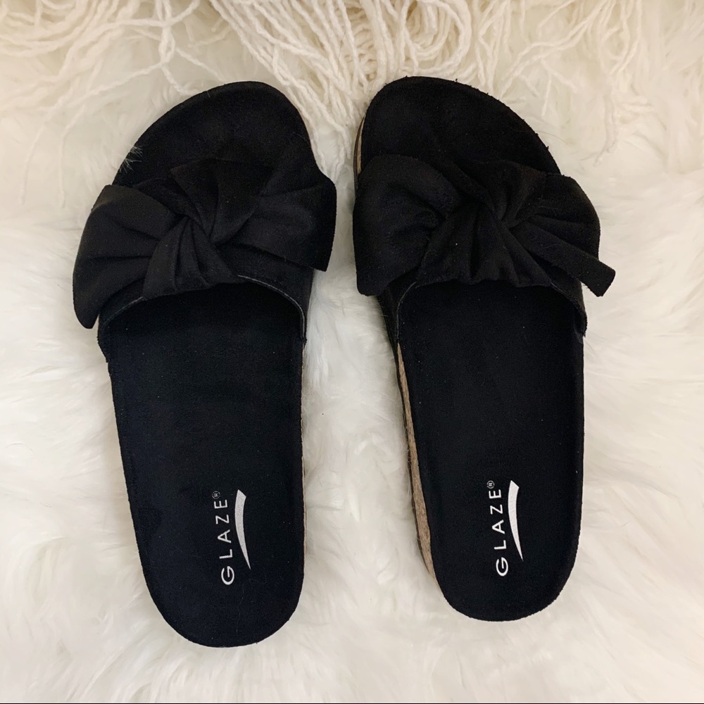 NEW Jayla Slip Ons- in Black - Picture 3 of 6